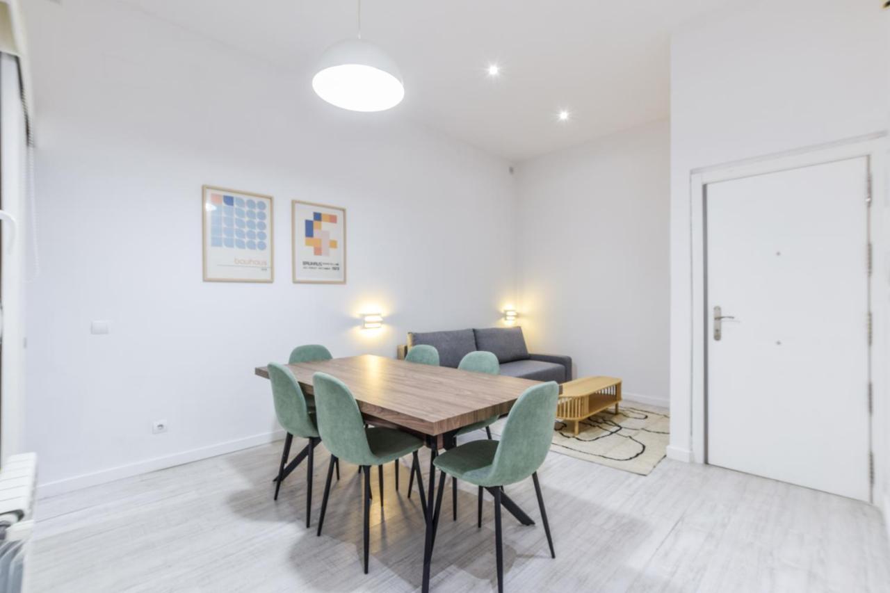 Amplio Apartamento En Malasana Para 6 Personas Madrid Exterior photo